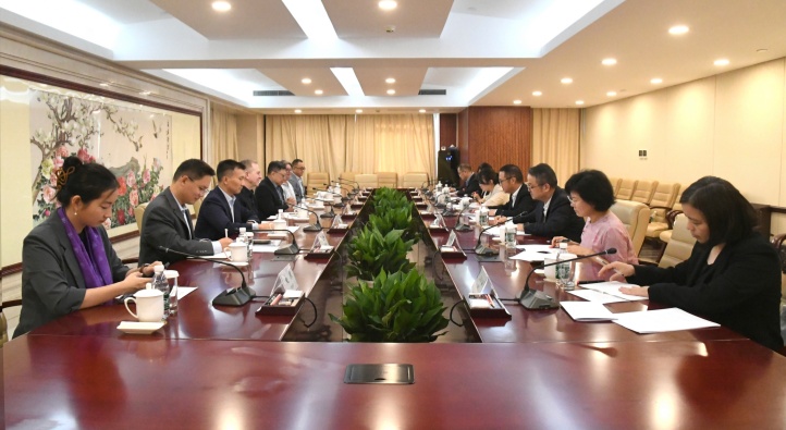 黄果会见美国盖茨基金会全球健康总裁特雷弗·蒙代尔(图1) 黄果会见美国盖茨基金会全球健康总裁特雷弗·蒙代尔(图1)